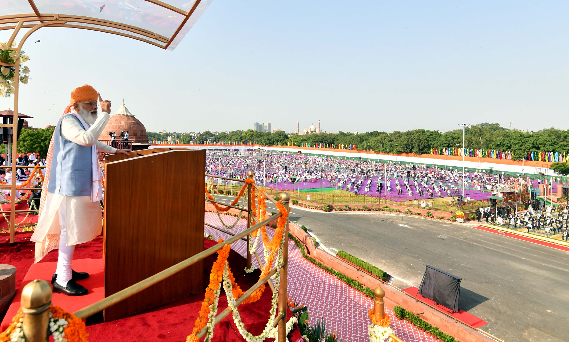 Prime Minister Narendra Modi addressing the nation on the 75th Independence Day from the ramparts of Red Fort, in Delhi on August 15, 2021